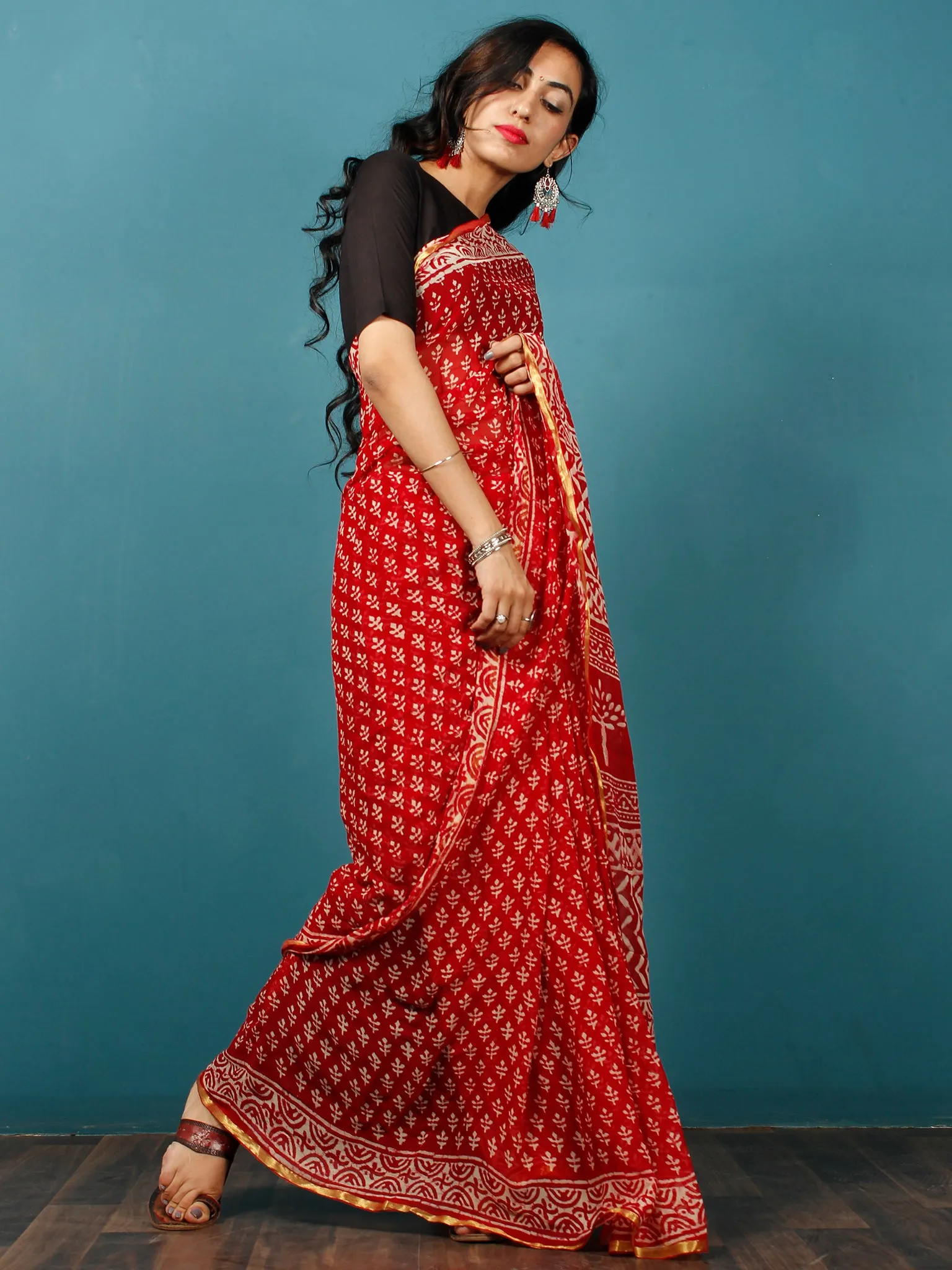 Red White Hand Block Printed Chiffon Saree with Zari Border - S031702789