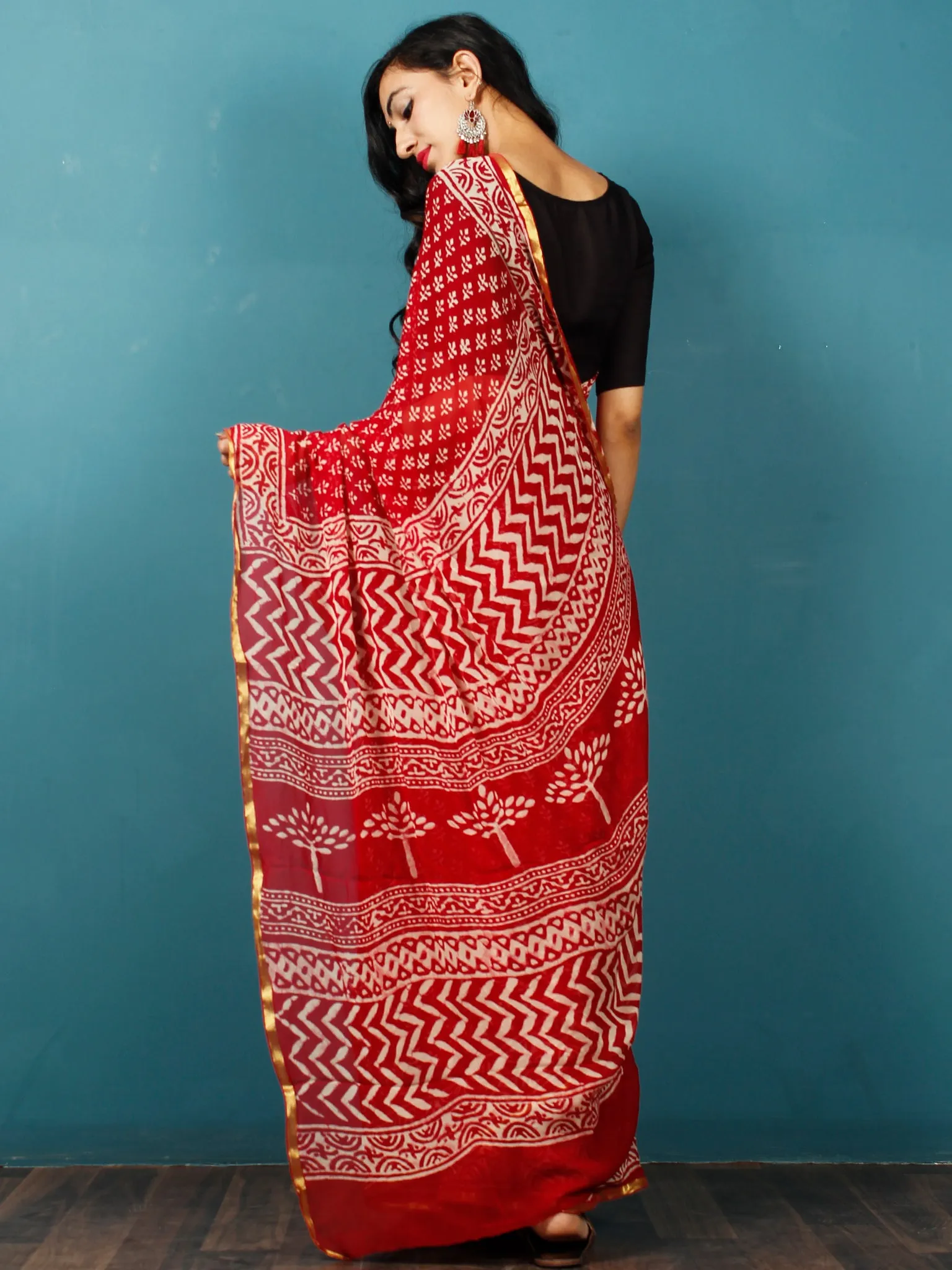 Red White Hand Block Printed Chiffon Saree with Zari Border - S031702789