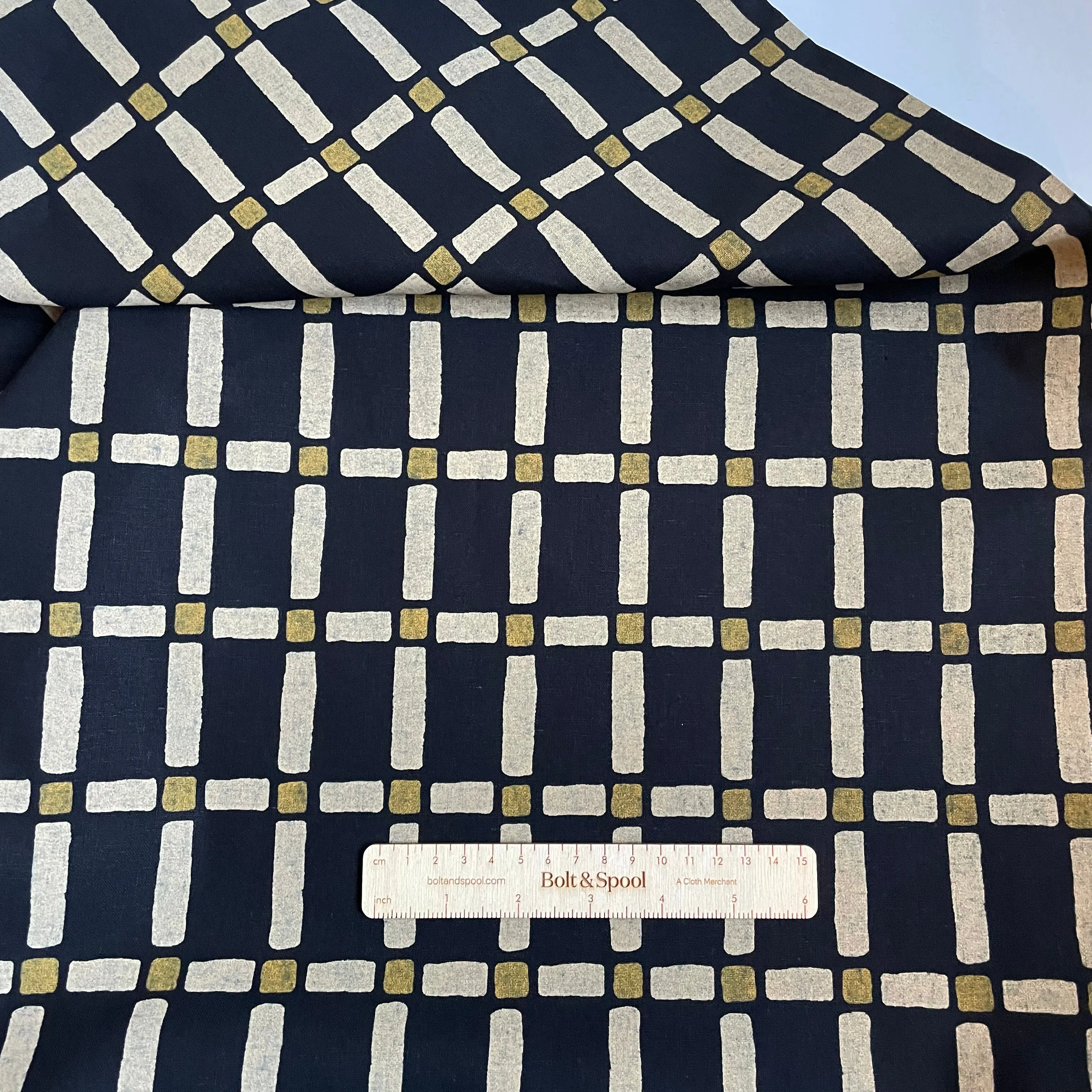 Robert Kaufman Essex Linen / Cotton : Riverbend - Geometric  Black