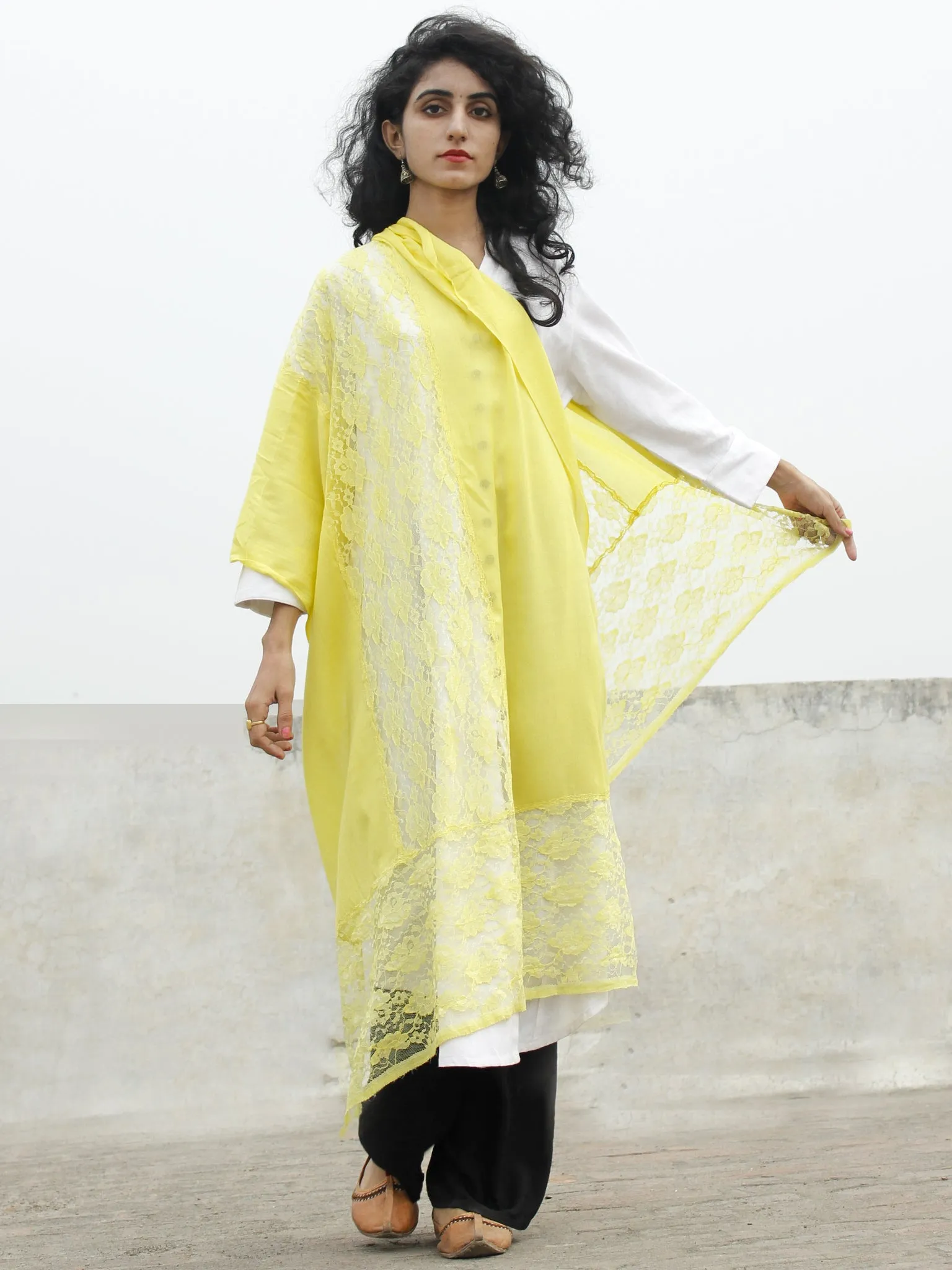 Yellow Lace Work Fine Woolen Cashmere Stole - S6317173